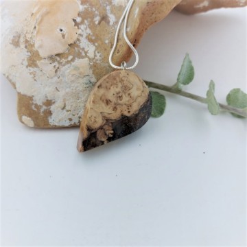 hand gemaakte sieraden.jpg