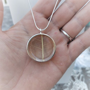 ketting met blad nerf.jpg