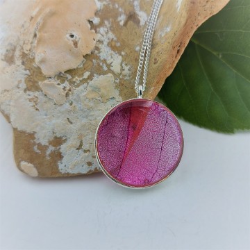 metalen skelet blad hanger.jpg