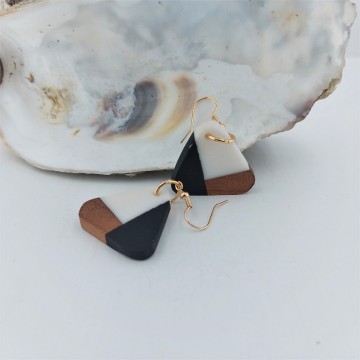 hout en epoxy oorbellen.jpg