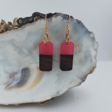 roze rode oorbellen.jpg