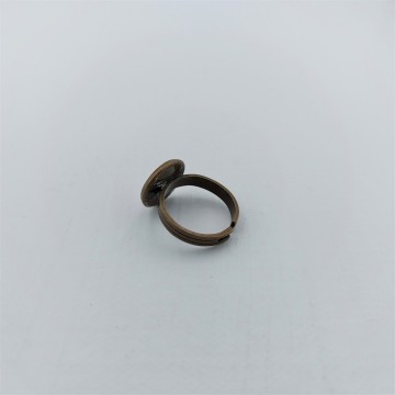 handgemaakte resin ring.jpg