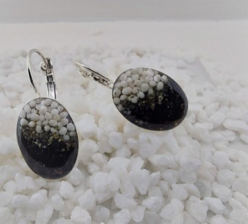 Ovale hang oorbellen met epoxy en onyx