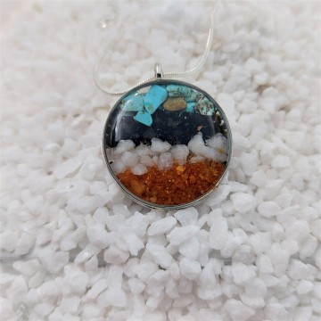 moeder aarde hanger.jpg