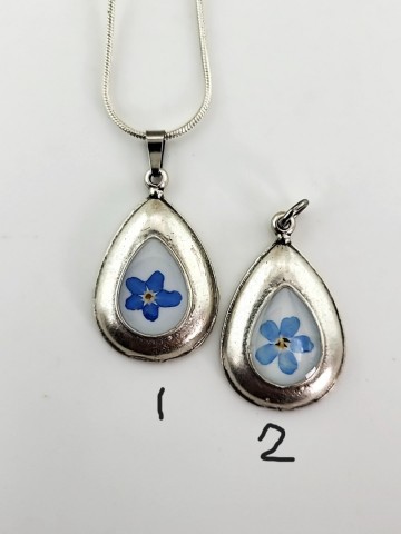 Metalen hanger met bloemen