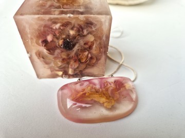 Gedroogde bloem sieraad