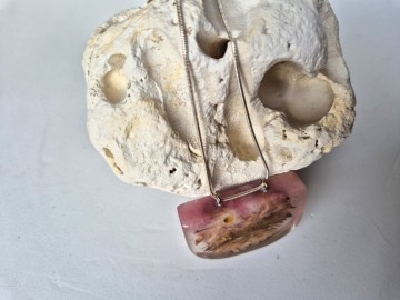 Hars sieraad met bloem