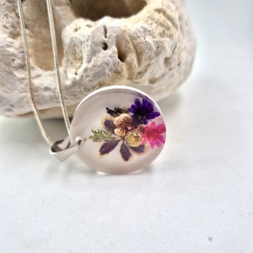 Gedroogde bloemen met epoxy