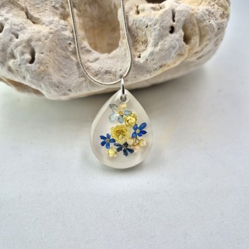 Hanger met gedroogde bloemen