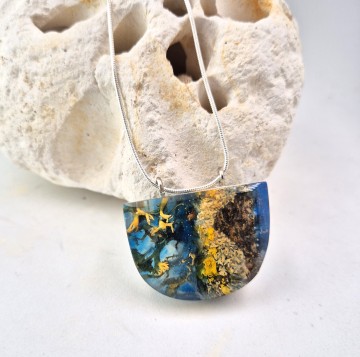 Hanger met mos en hout