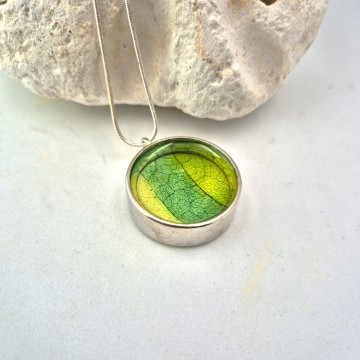 Metalen hanger met bladnerf