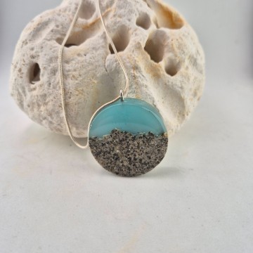 Turquoise hanger met zand