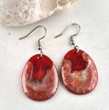 rood en zilver kleurige oorbellen