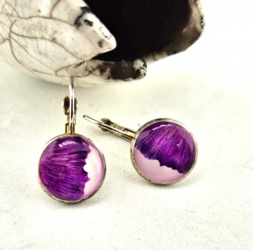 Oorbellen met paarse anjer