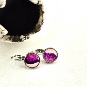 Sieraden met paarse bloemen