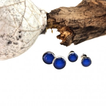 Kobalt blauwe cabochon oorbellen