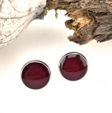 Rode hars oorbellen met pin