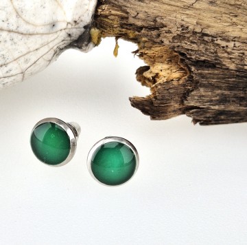 Groene cabochon epoxy studs