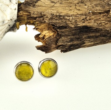 Hand gemaakte oorbellen met epoxy