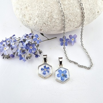 Handgemaakte hanger met echte vergeet mij nietjes