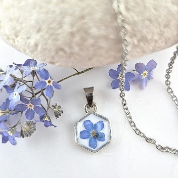 sieraden met bloemen uit eigen tuin