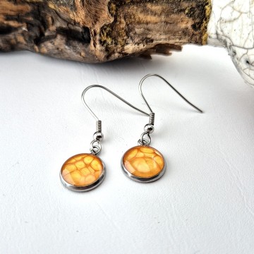 Geboorte kleur oorring met cabochon