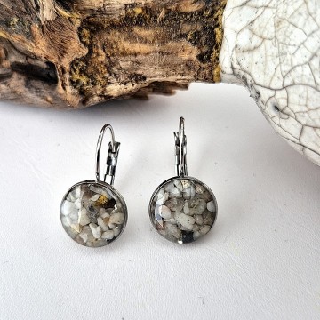 RVS epoxy oorbellen met wit en grijs grof zand