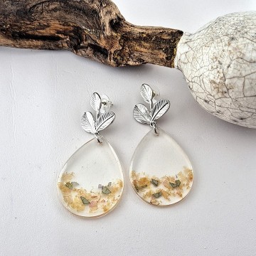 Druppel oorbellen met een pin met blad motief