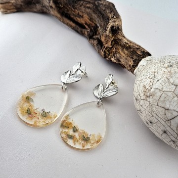 Oorbellen met gedroogde bloemen