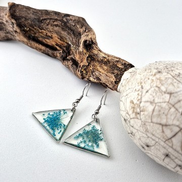 Hang oorbellen met gedroogd Fluitenkruit