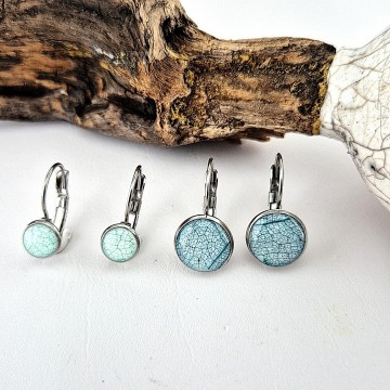 Blauwe bladnerf met epoxy hars oorbellen