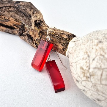 Langwerpige elegante rode oorbellen met rvs haak