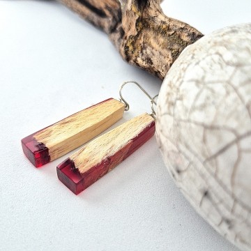 Hangoorbellen met hout en rode epoxy