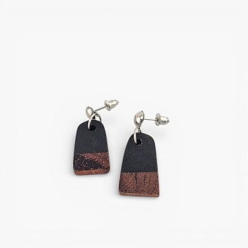 Zwarte epoxy oorbellen met hout