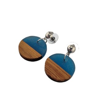Blauwe epoxy hars oorbellen met hout en stud